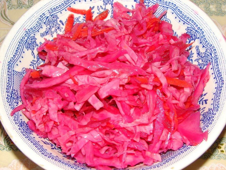 Квашеная капуста со свеклой