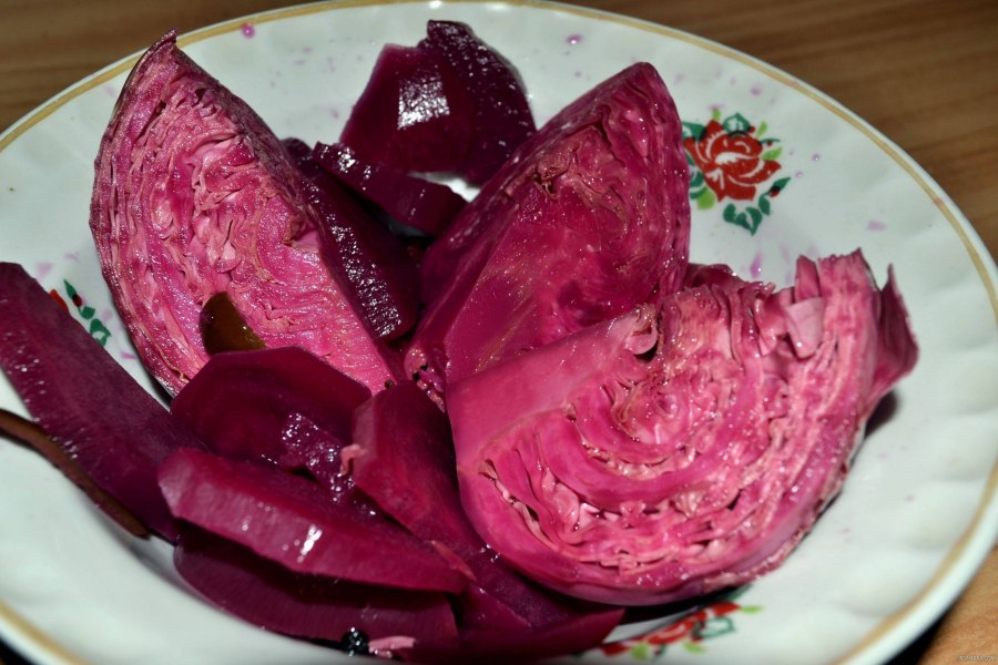 Капуста со свёклой и морковью быстрого