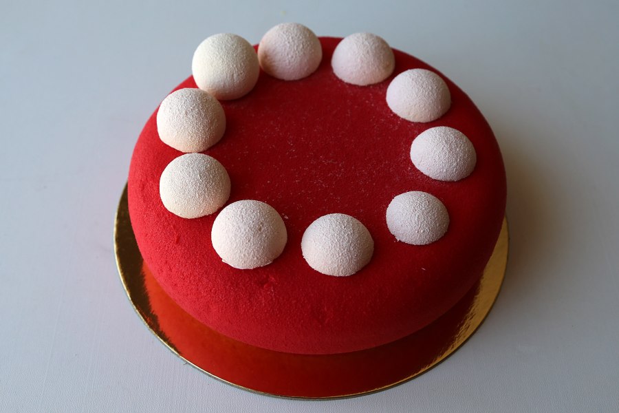 Красный велюровый торт