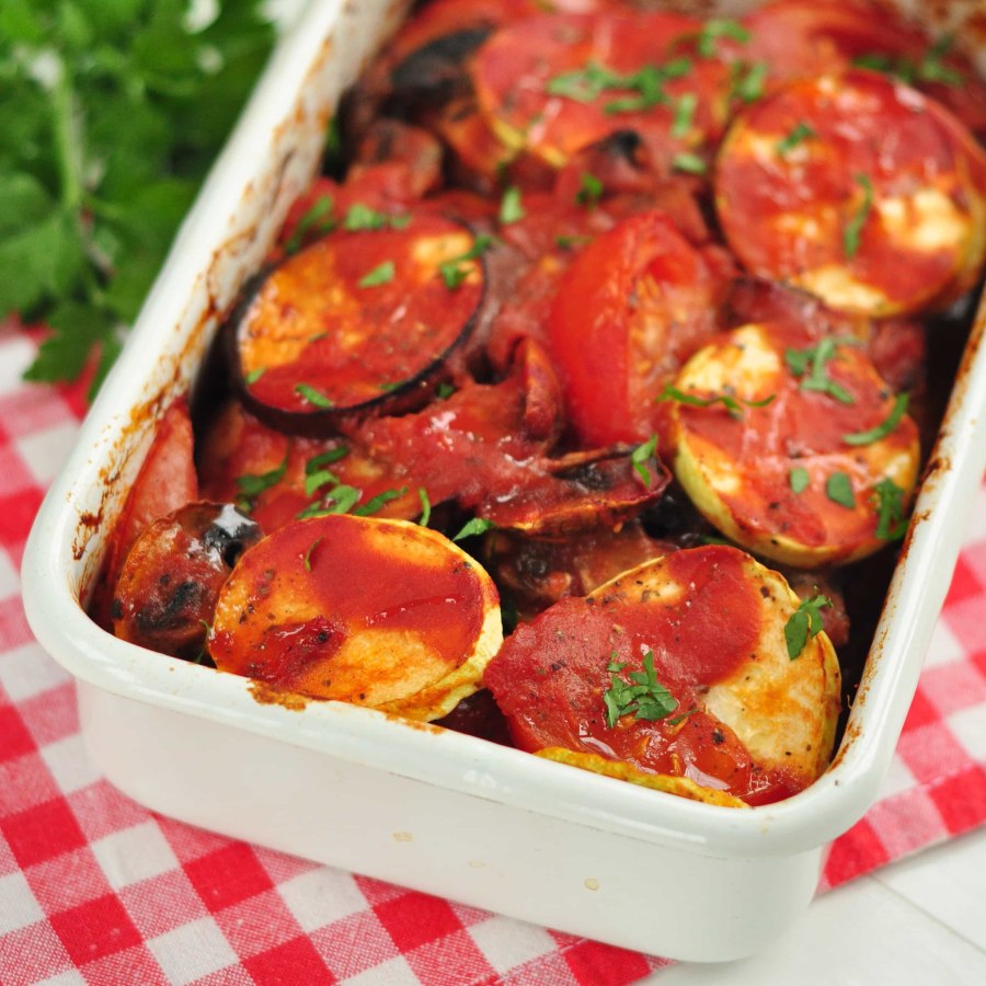 Баклажаны с овощами в духовке