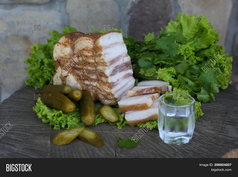 Водочка с мясом и солениями