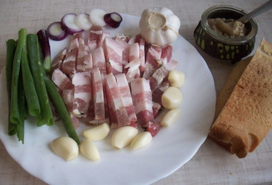 Сало с луком