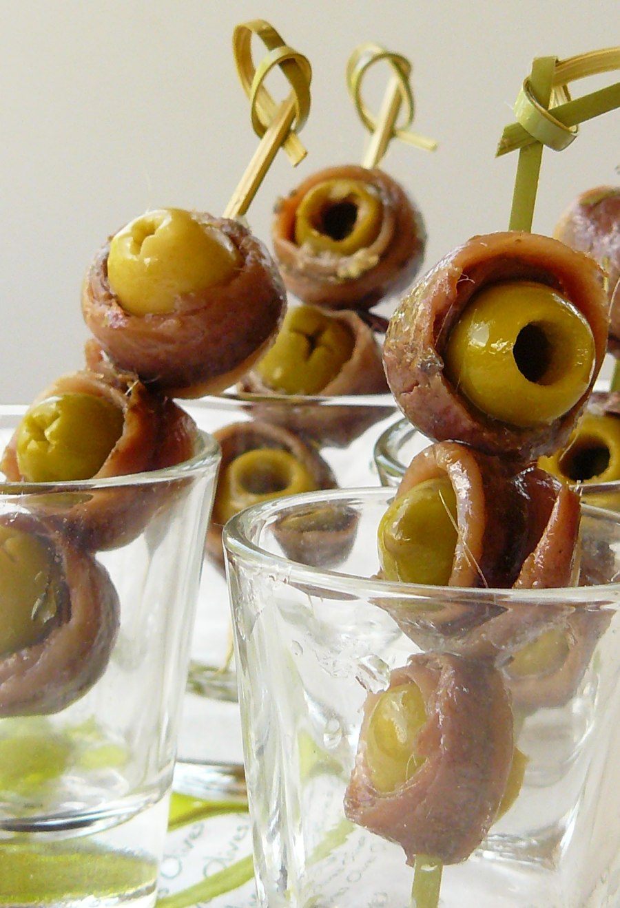Оливки с анчоусами