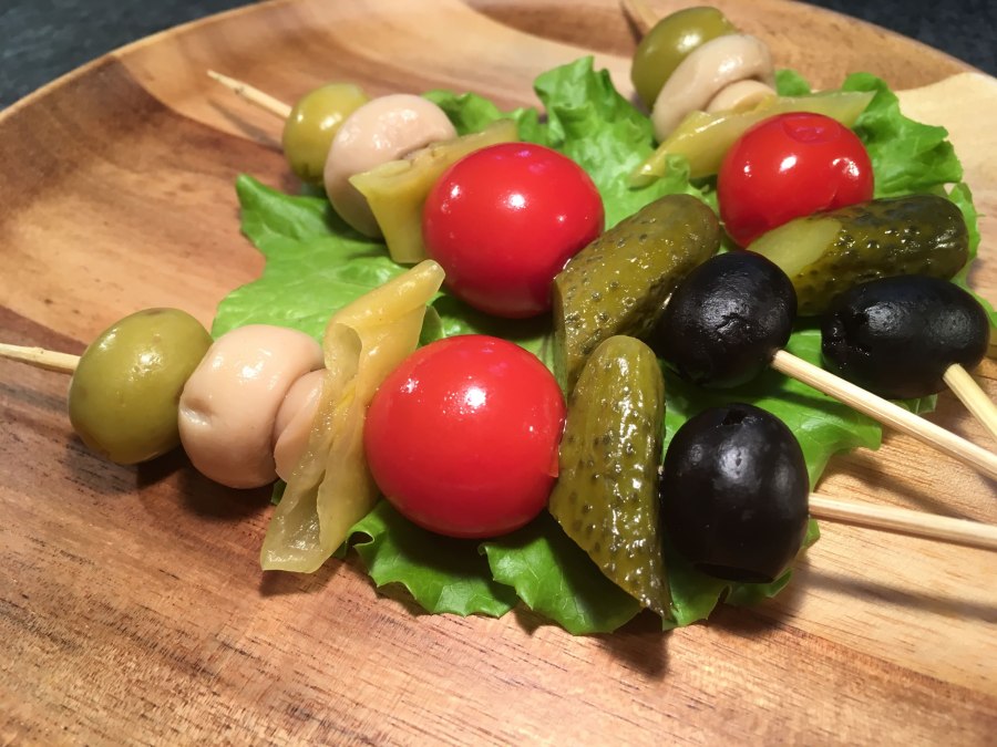 Овощные закуски на шпажках