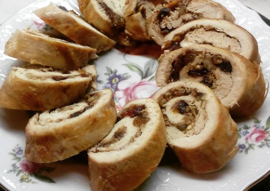 Рулет с сухофруктами и орехами