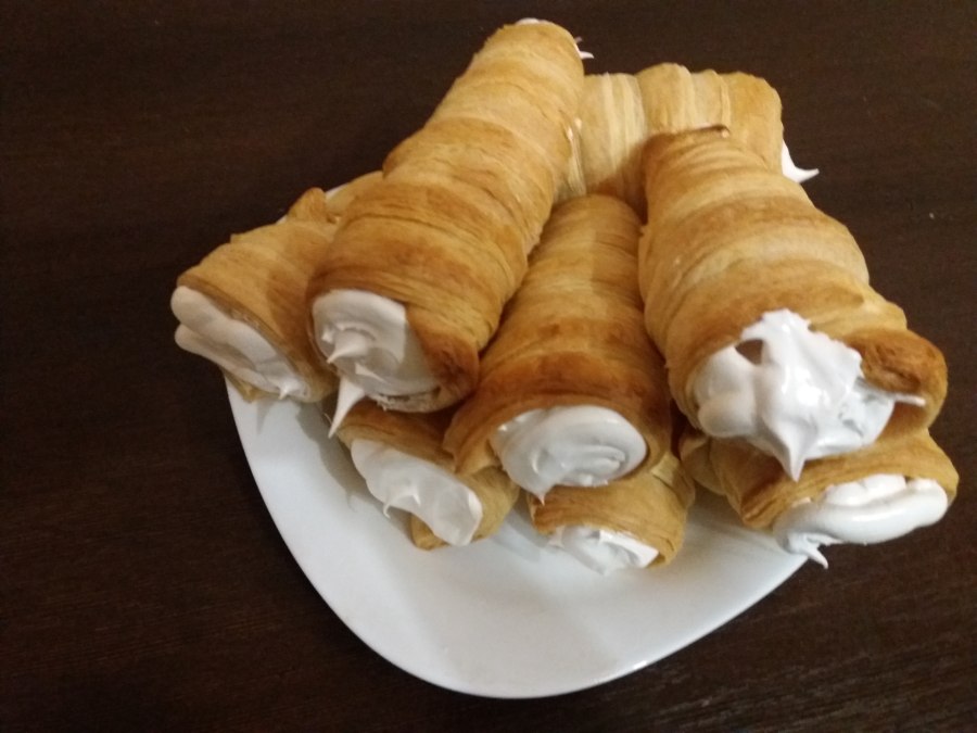 Пирожное муфточка с белковым кремом