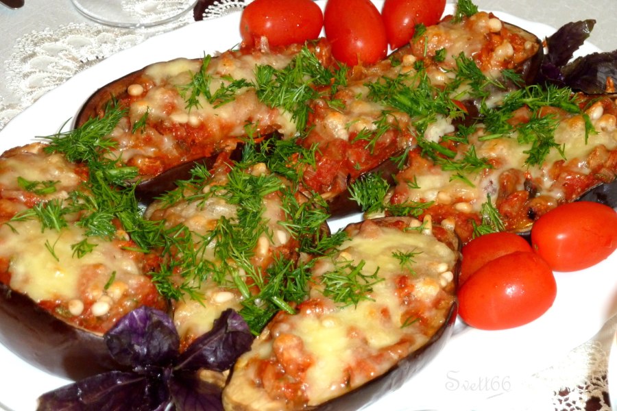 Баклажаны с мясом лодочки