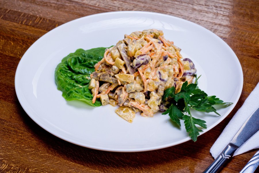 Салат Обжорка классический с курицей