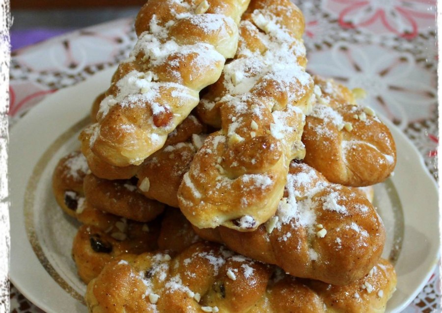 Самая вкусная булочка с изюмом