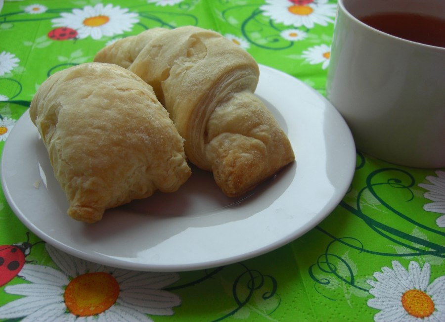 Слойка дрожжевая со сгущенкой