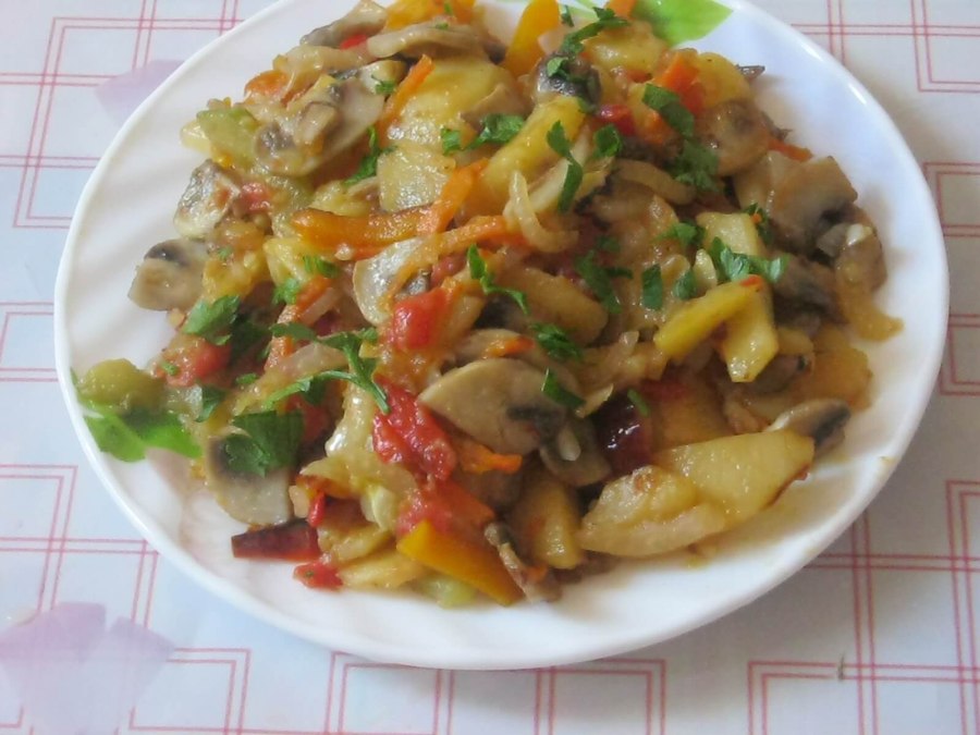 Овощное рагу с грибами и картошкой