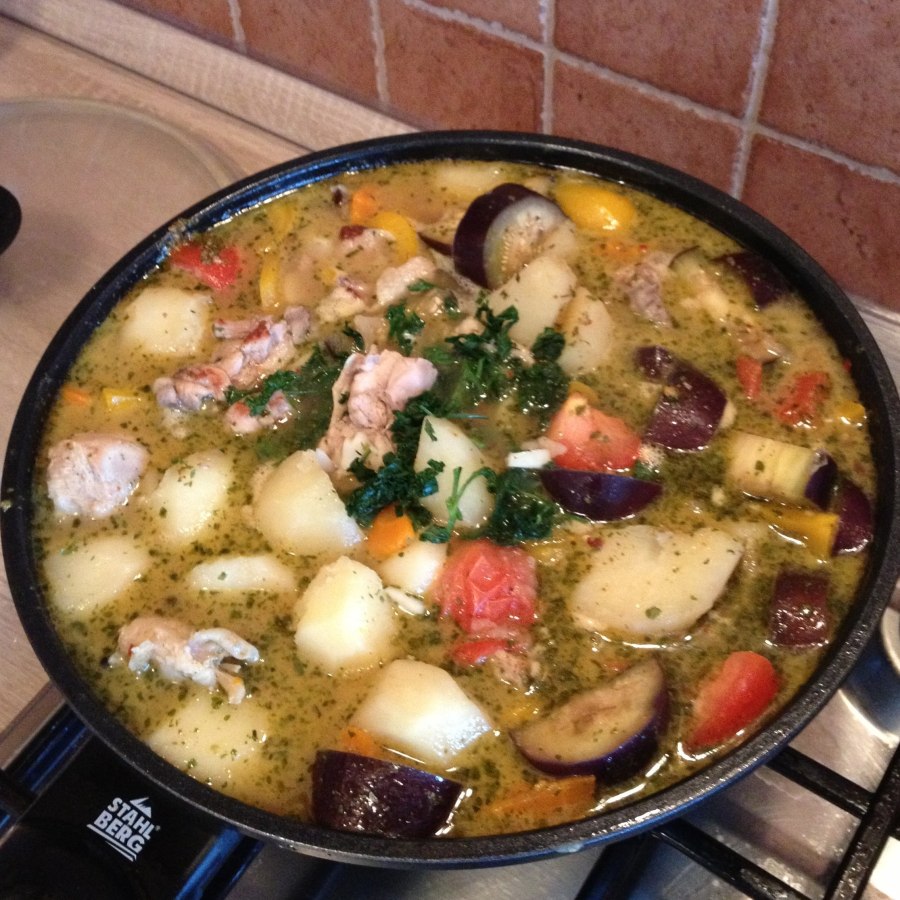 Картошка с мясом и баклажанами тушеная