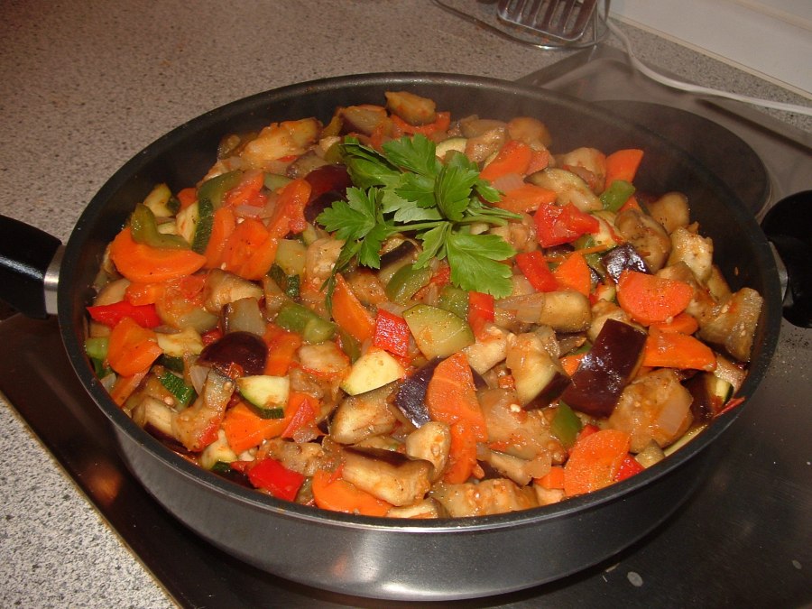 Овощное рагу с кабачками