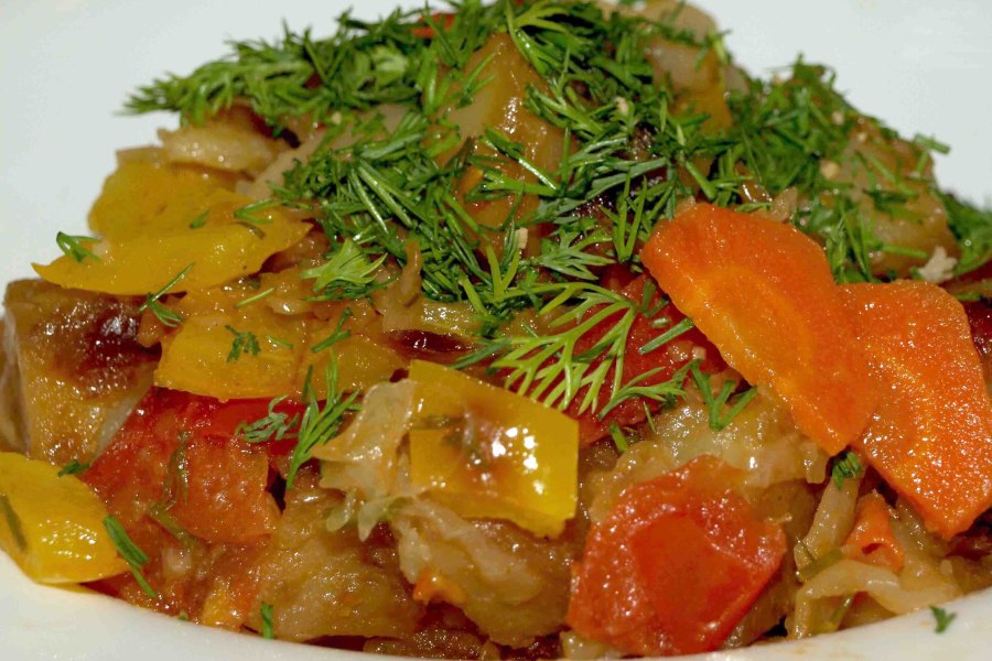 Овощное рагу с капустой