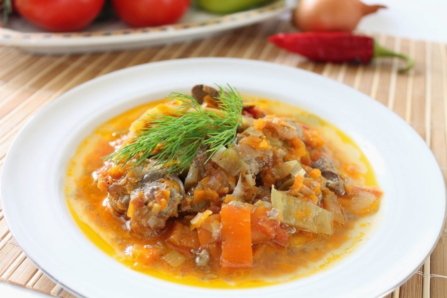 Свинина тушеная с овощами