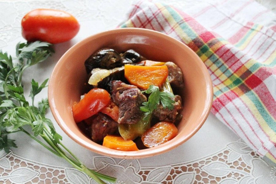 Говядина тушеная с овощами (лагман)
