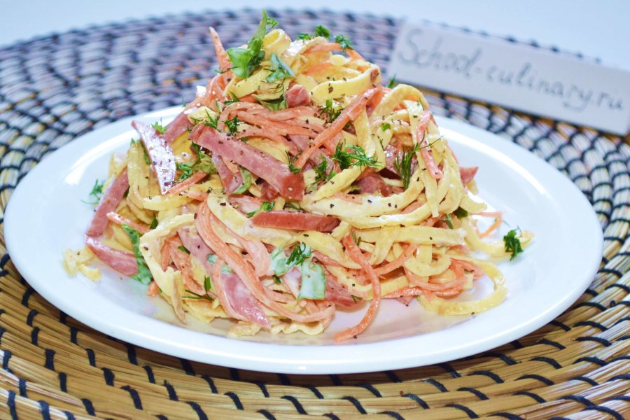 Салат с маринованным луком
