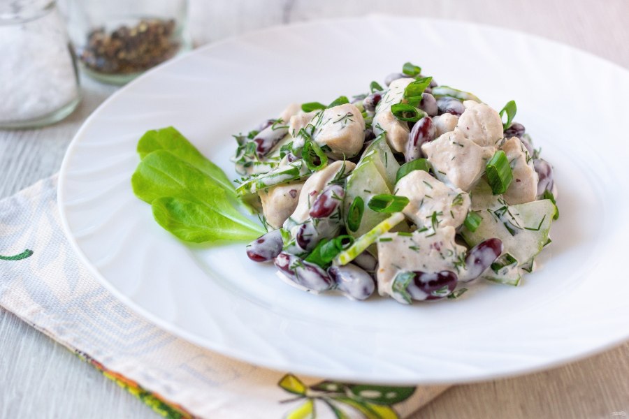 Салат с копченой курицей