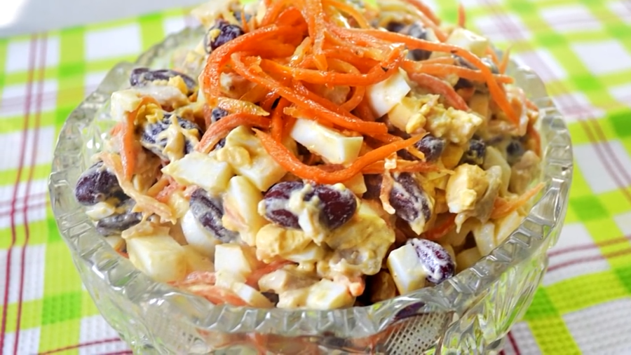 Салат с курицей и грибами