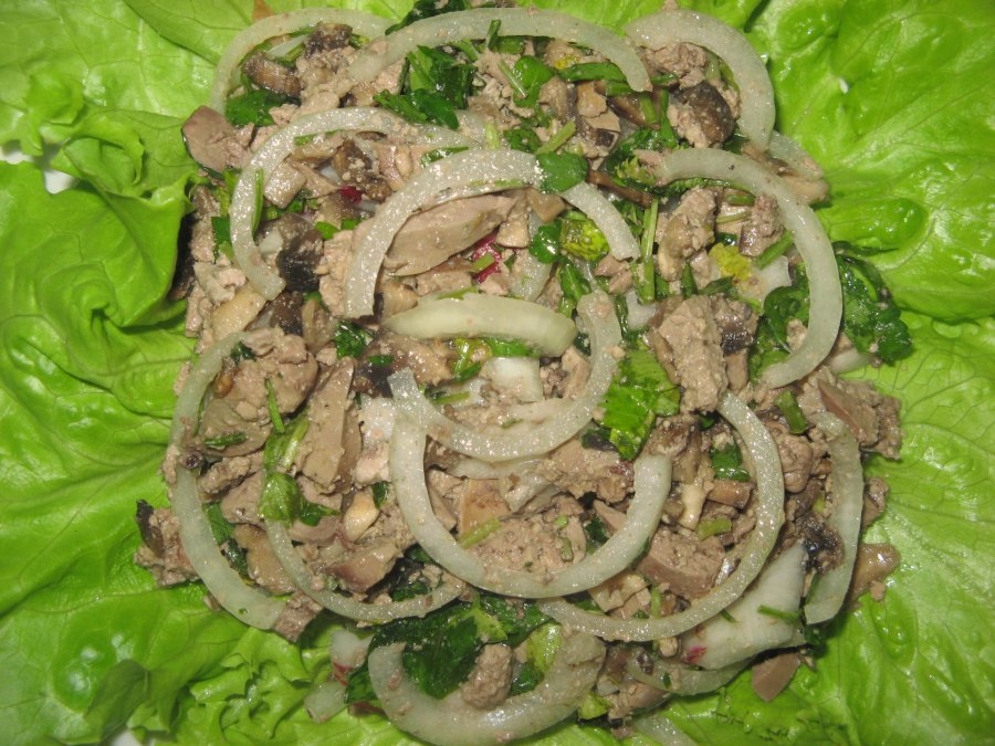 Салат грибной с печенью