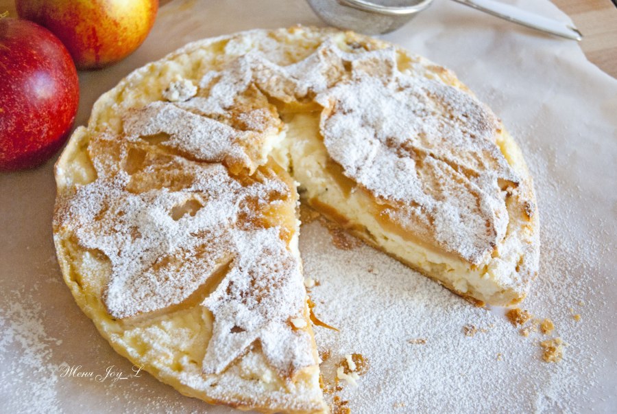 Пирог с творогом и яблоками