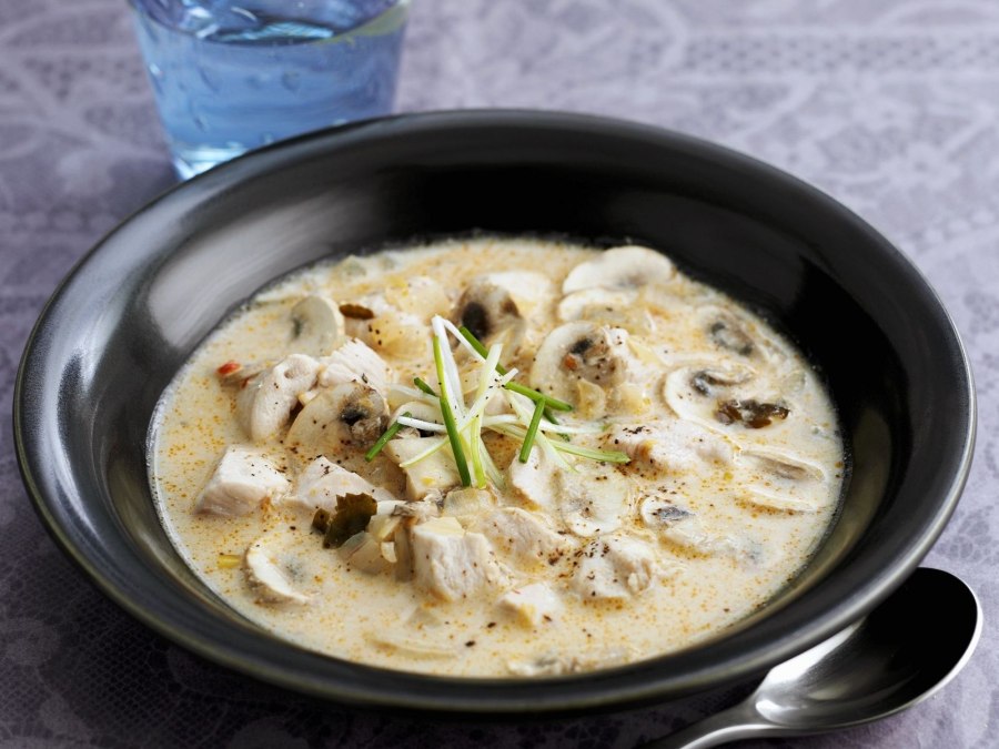 Суп жульен с курицей и грибами и сыром