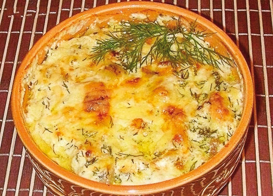 Курица с картошкой в духовке со сметаной