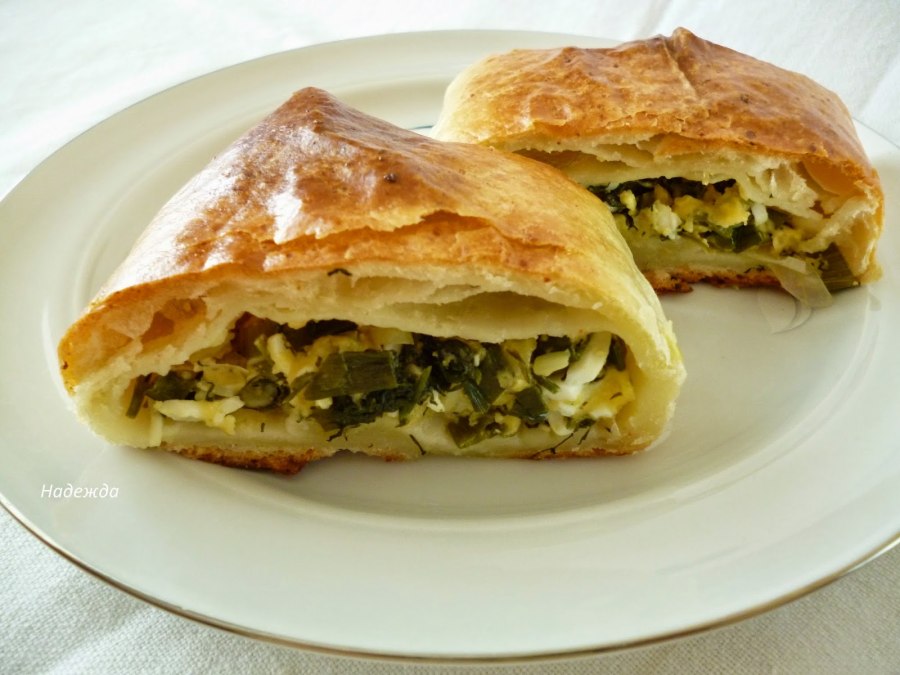 Слоеный пирог с сыром и зеленью