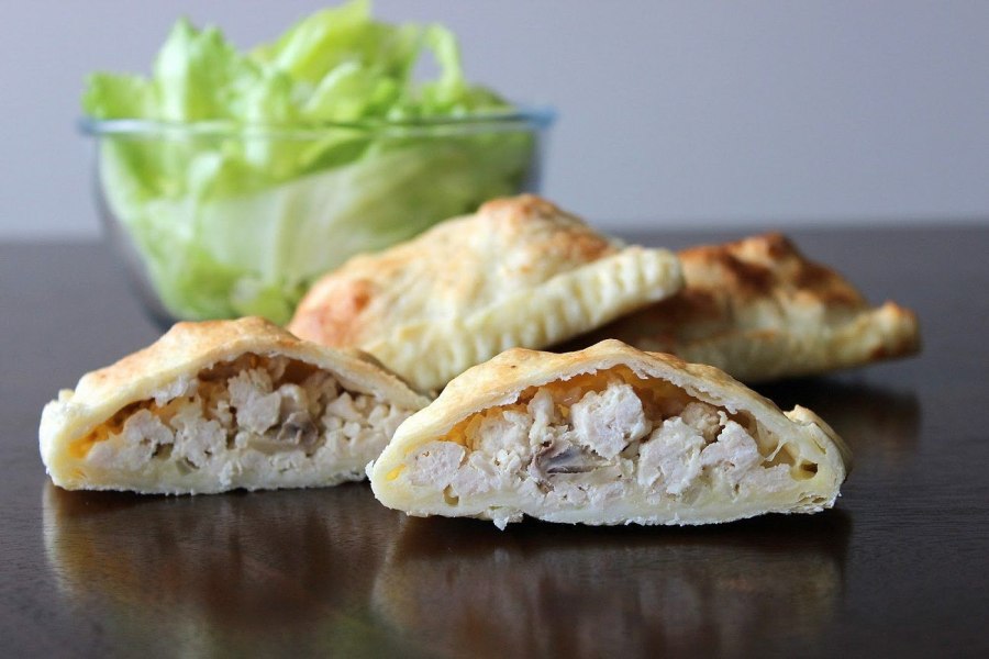 Пирожки с курицей и сыром