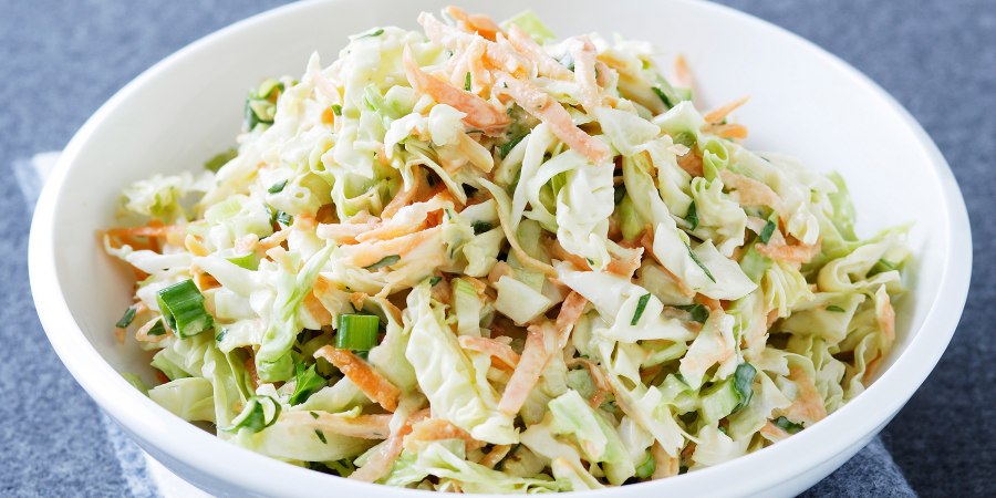 Салат Коул слоу с кунжутом