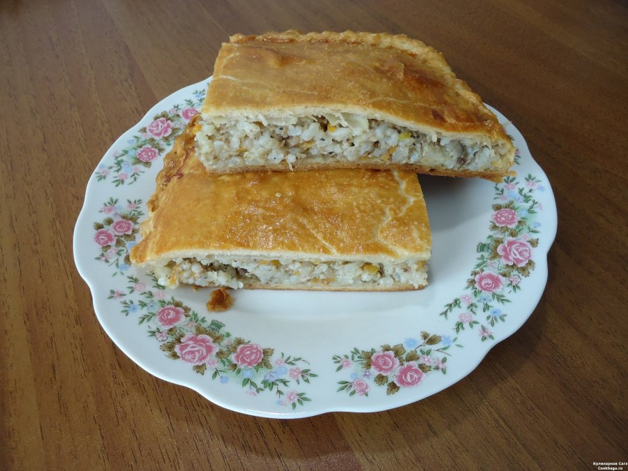 Пирог с сайрой и рисом