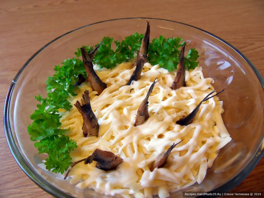 Салат с кириешками