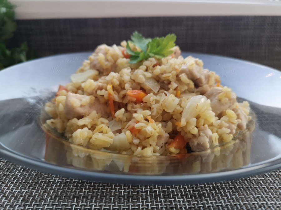 Булгур с курицей и овощами