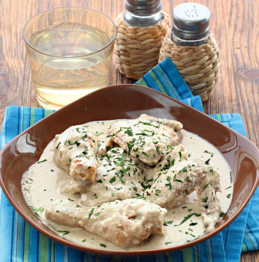 Куриная грудка под сливочным соусом