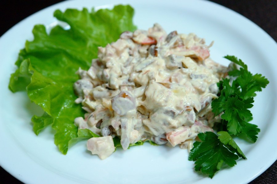 Салат с копченрйнкуриной грудкой