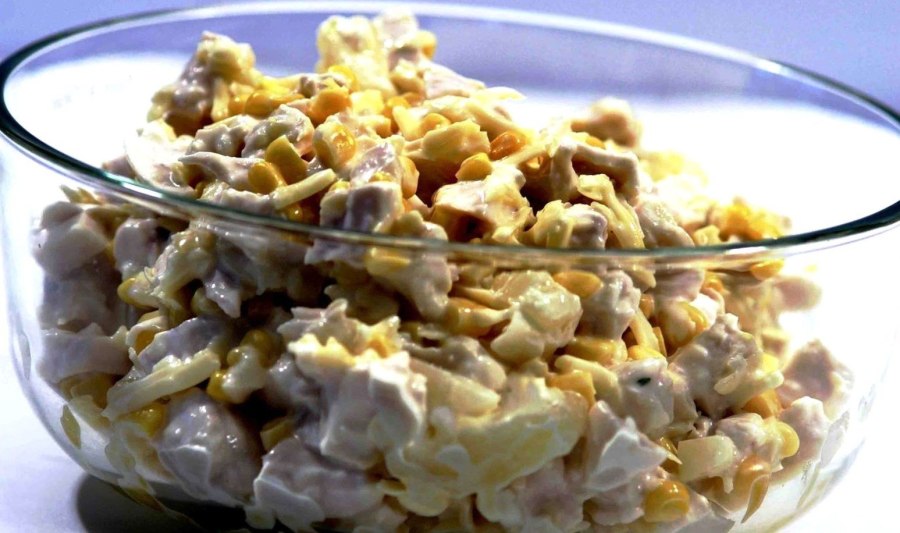 Салат с кукурузой консервированной