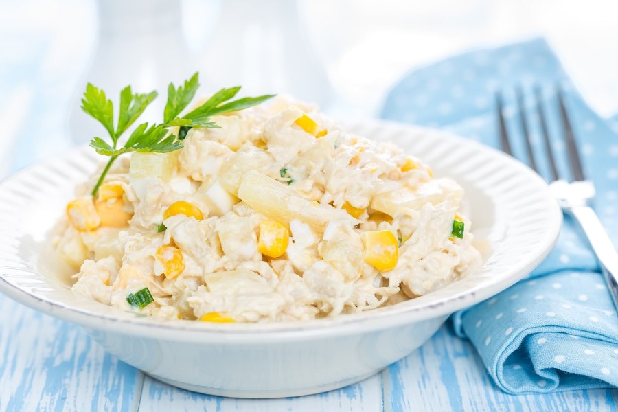 Салат курица кукуруза шампиньоны ананас