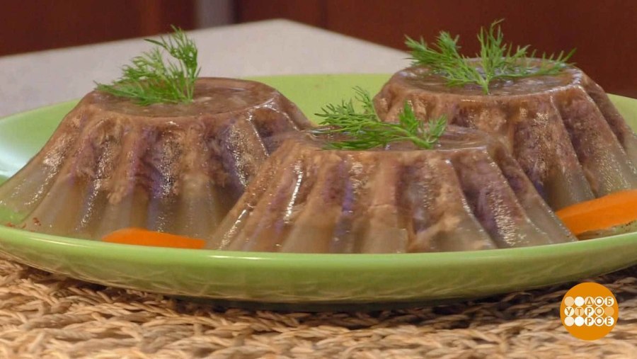 Куриный студень (холодец)
