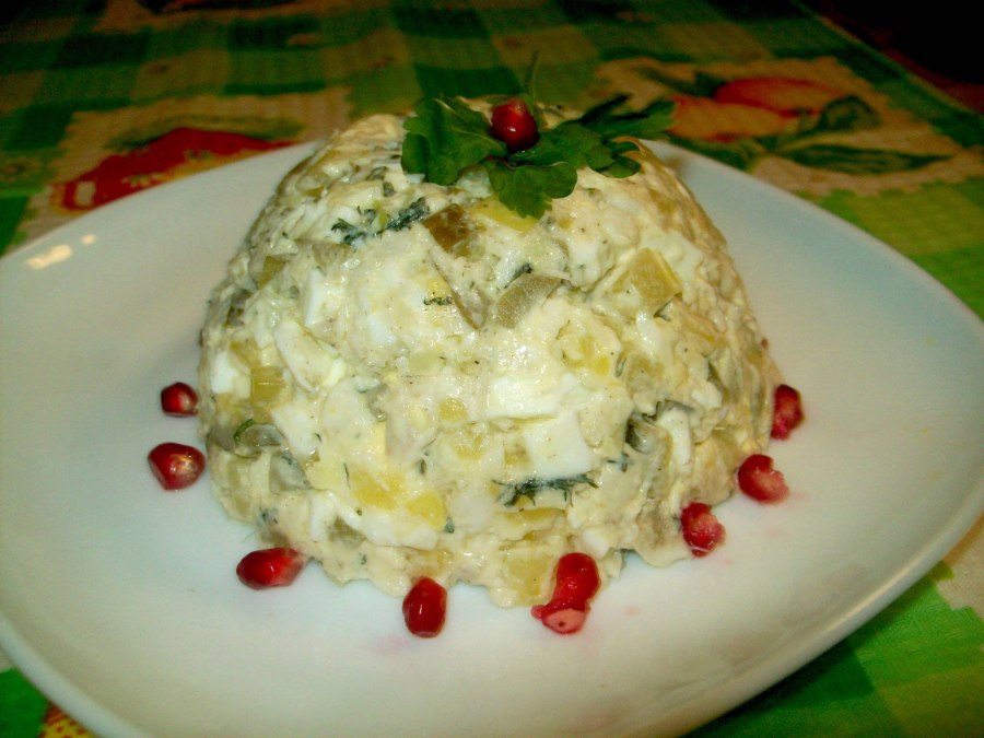 Салат с рыбой и картофелем