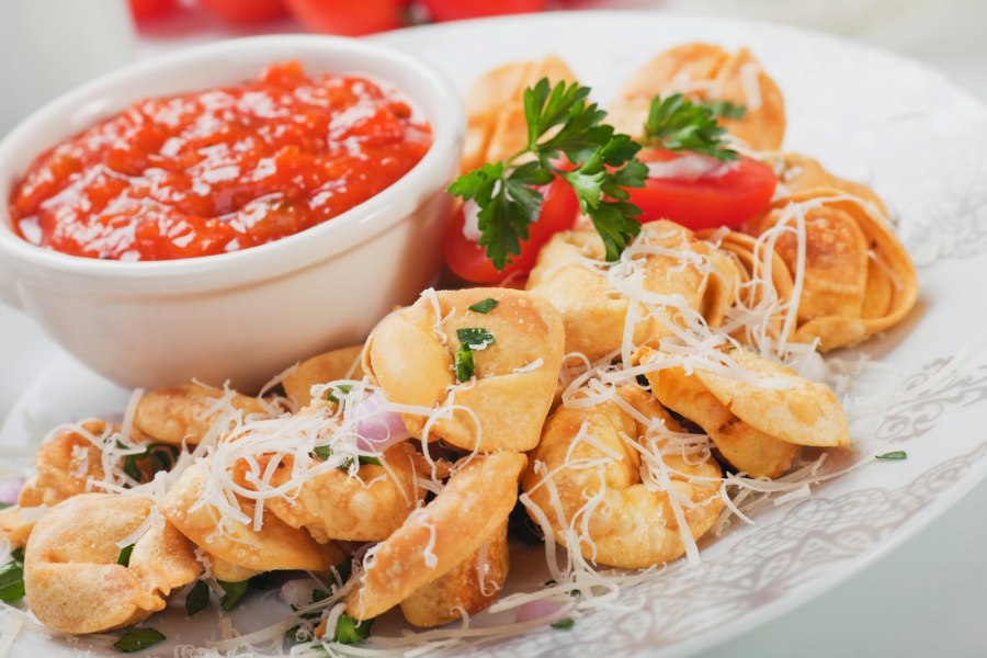 Жареные пельмени с сыром