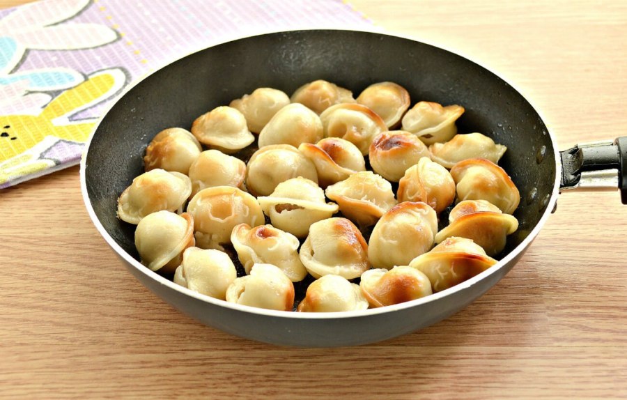 Пельмени на сковороде