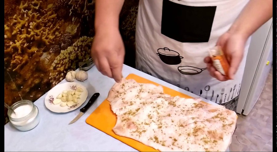 Вкусная закуска из свиных шкурок