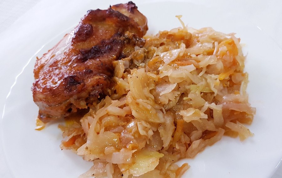 Курица с квашеной капустой