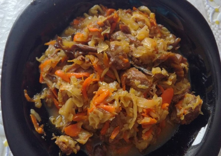 Тушёная капуста с колбасой