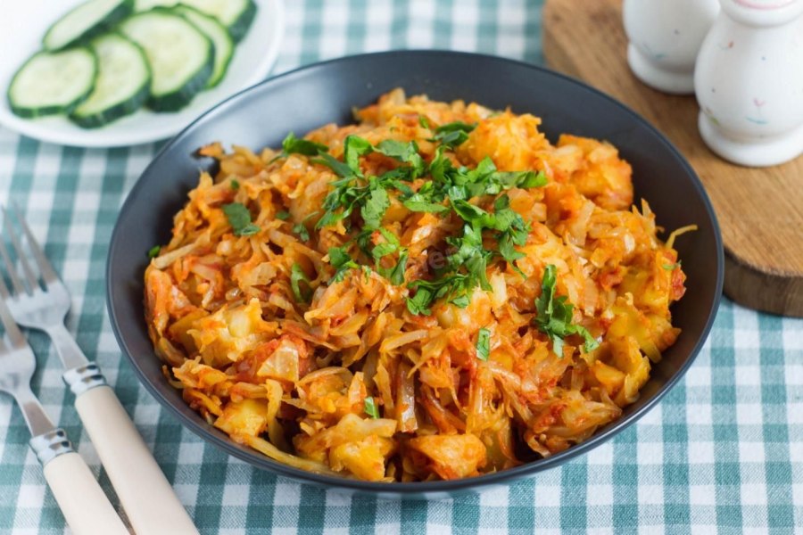 Тушёная капуста с курицей