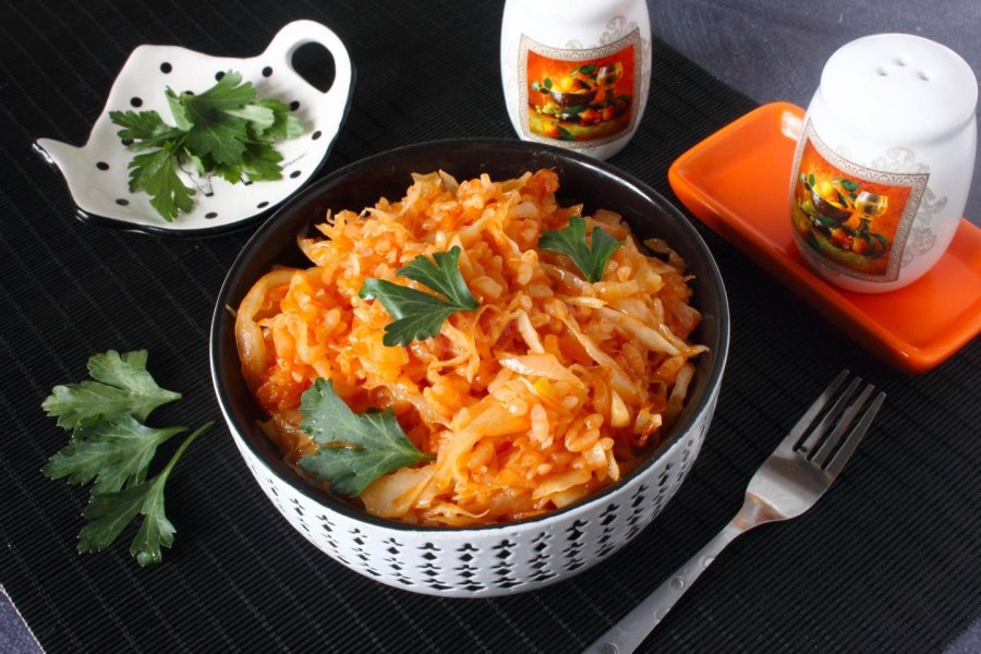 Капуста с сосисками