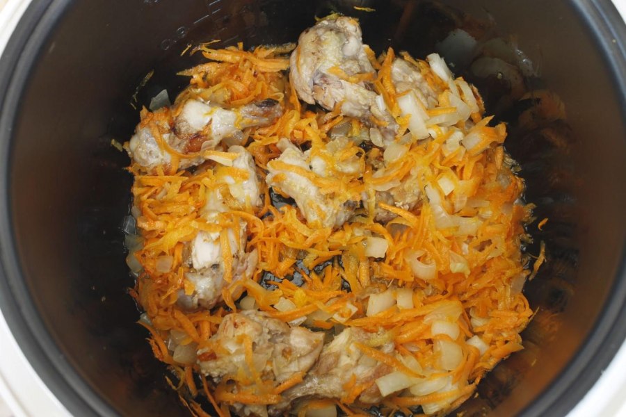 Тушеная капуста и куриное филе