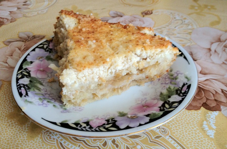 Пирог с творогом и яблоками