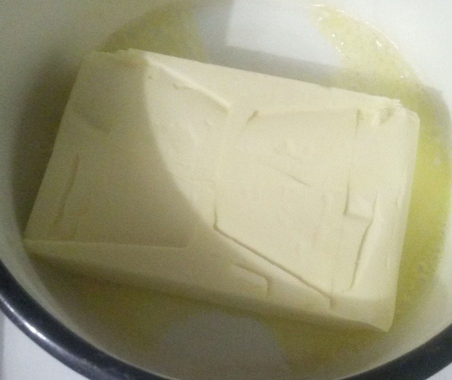 Слив масла на производстве