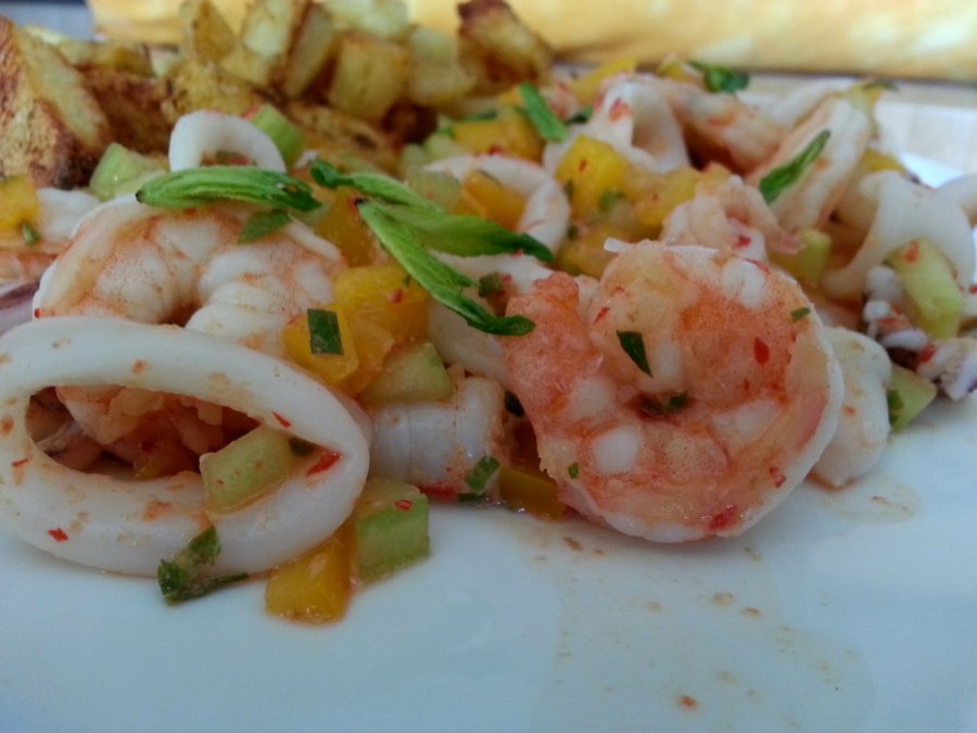 Салат из кальмаров и креветок